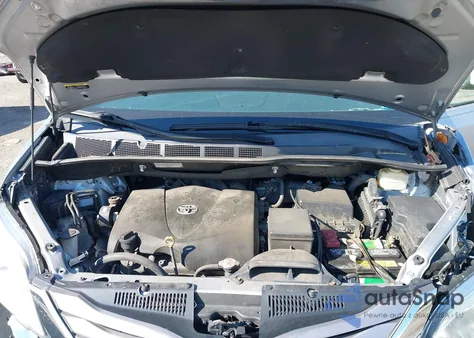 2017 Toyota Sienna Xle 8 Passenger z USA, uszkodzony, nr VIN 5TDYZ3DC9HS819788